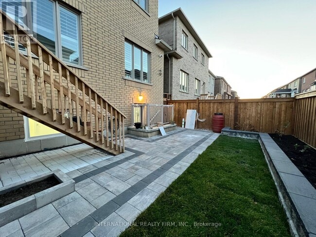 Building Photo - 216 Wesmina Ave