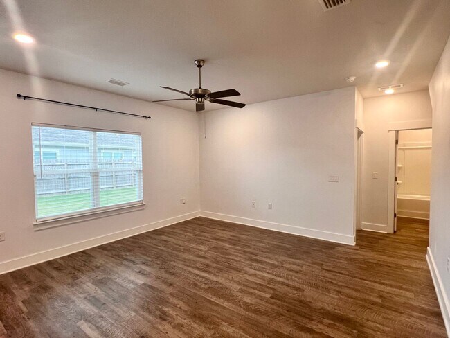 Foto del edificio - 5 Bed/3 Bath Home - Arbor Place