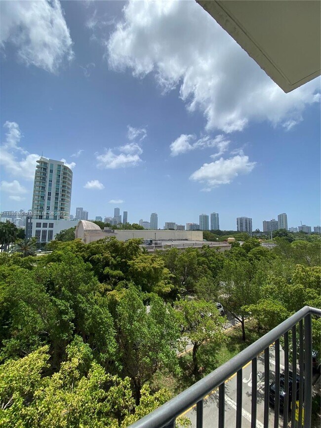 Foto del edificio - 2701 SW 3rd Ave
