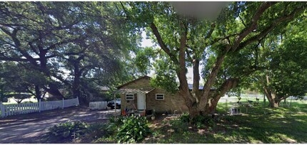 Building Photo - 2828 Mineola Dr