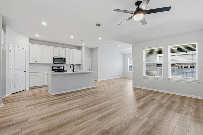 Foto del edificio - 2807 Rustic Hills Dr