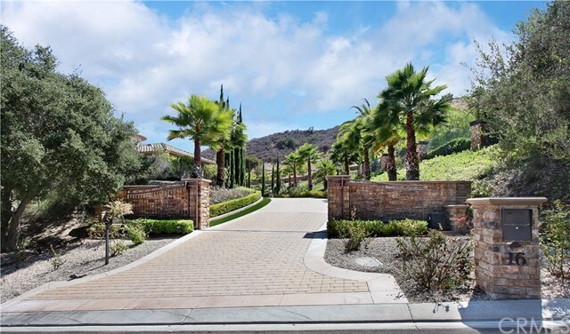 Building Photo - 16 Lusitano