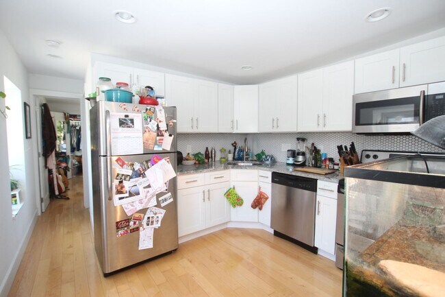 Foto del edificio - Spacious newly renovated 1 bedroom one bat...