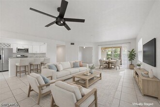 Building Photo - 9570 Crescent Garden Dr