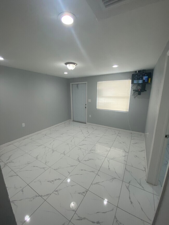 Foto del edificio - 545 SW 10th St
