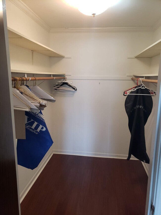 Walk-in Closet - 7131 Hickory St