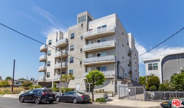 Building Photo - 1025 Dewey Ave