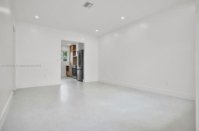 Foto del edificio - 10767 NE 2nd Ave