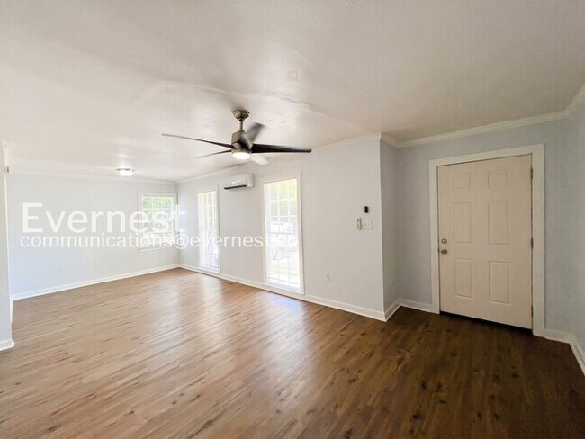Foto del edificio - 521 Launcelot Rd