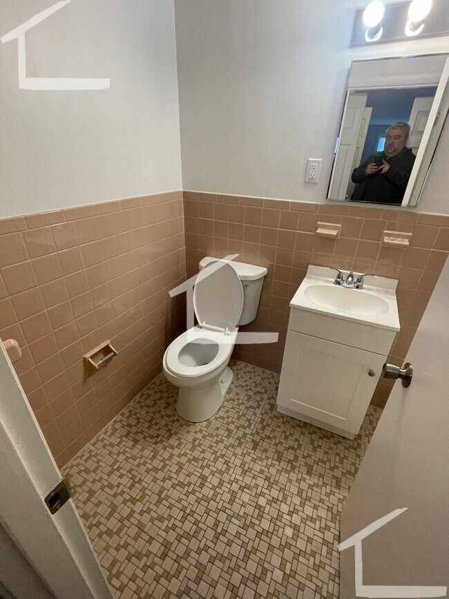 Foto del edificio - Huge top floor apartment in Arlington!