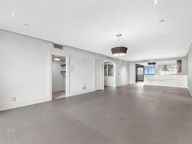 Foto del edificio - 121 N Post Oak Ln