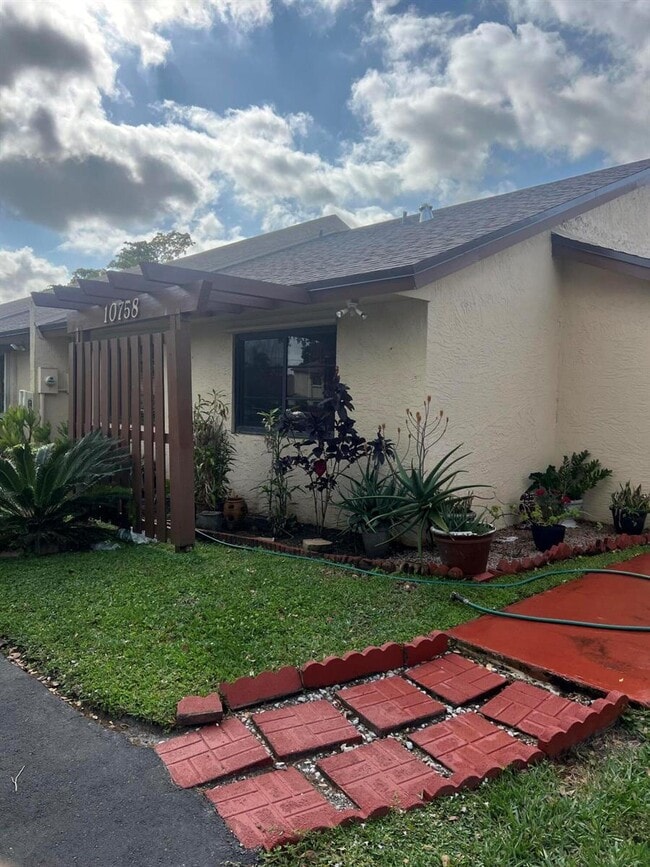 Building Photo - 10758 NW 30th Pl