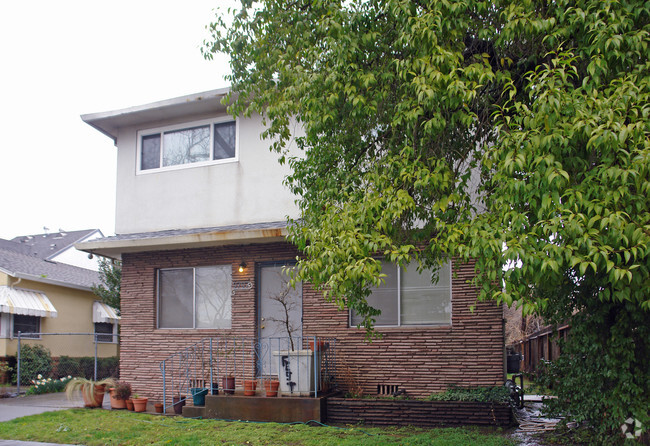 Building Photo - 2727 V St