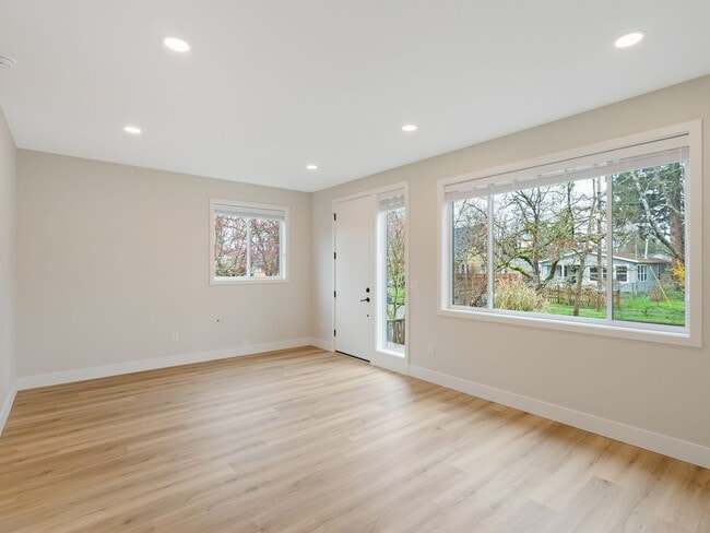 Building Photo - 3bed/2.5 Bath Duplex Unit New Construction in Woodstock Neighborhood