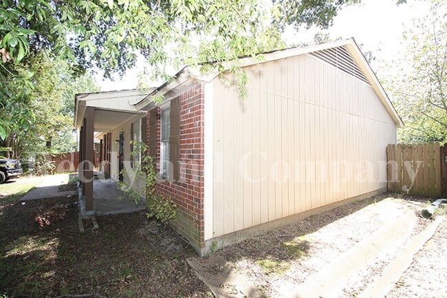 Building Photo - 5677 Fenway Dr