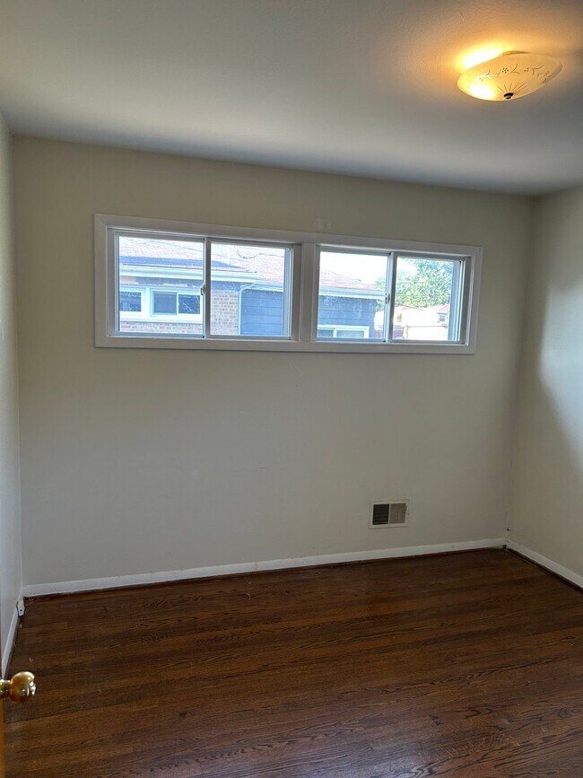 Foto del edificio - 8837 Belleforte Ave