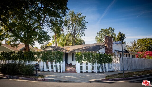 Foto del edificio - 4483 Sherman Oaks Cir