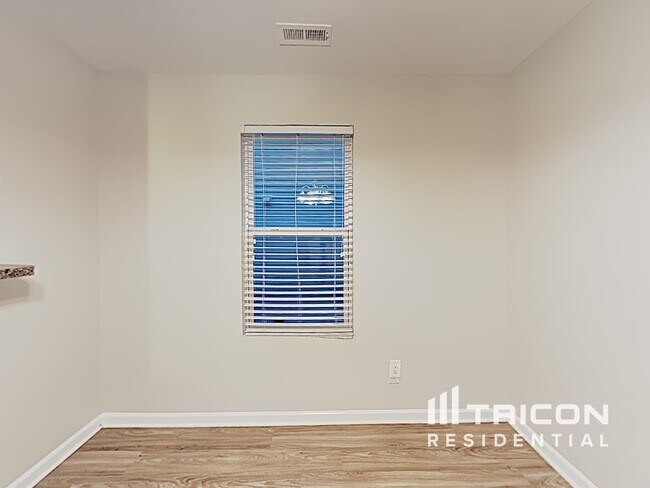 Foto del edificio - 4717 Brewer Dr