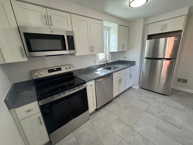 Building Photo - 801 Broadway Ave