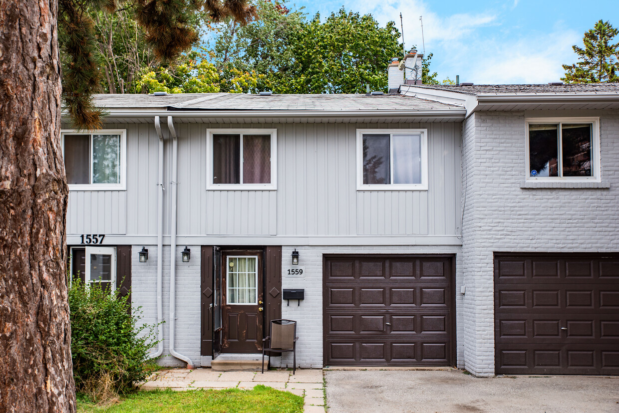 Photo du bâtiment - Forest Glen Townhomes