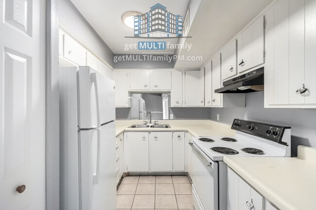 Photo - 2413 W Hazelwood St Apartment