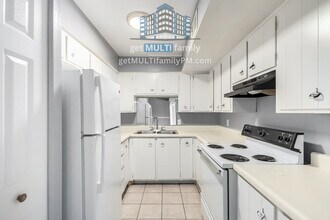 Building Photo - 2413 W Hazelwood St