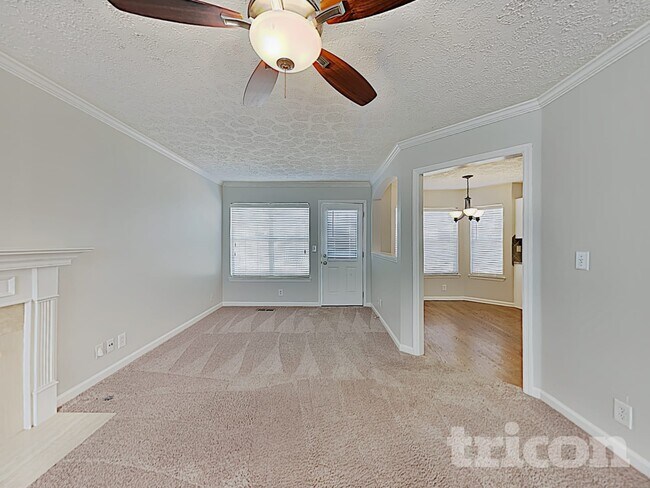 Foto del edificio - 429 Essex Park Cir