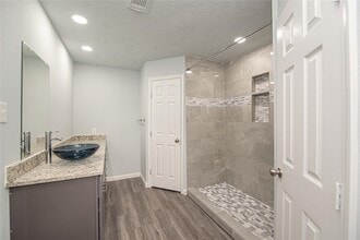 Building Photo - 15822 Bazelbriar Ln