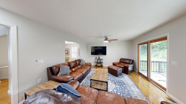 Building Photo - 9 Bates Ave