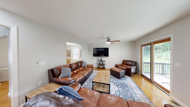 Building Photo - 9 Bates Ave