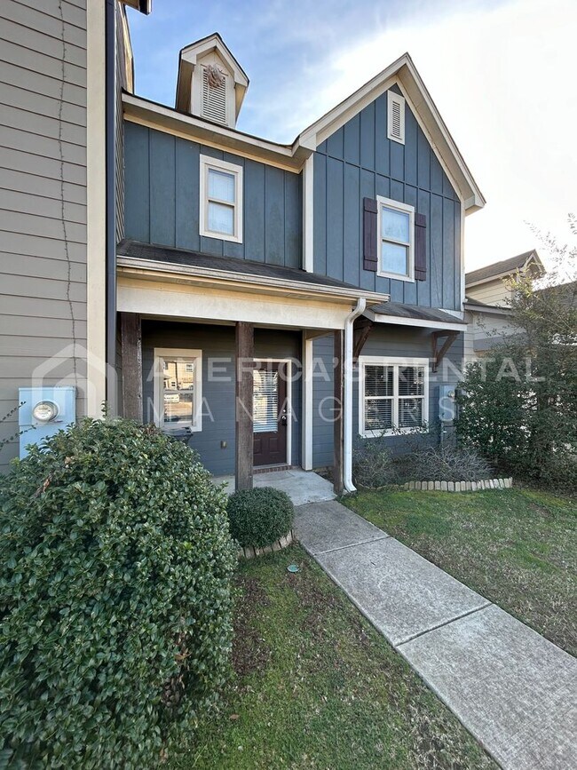 Building Photo - DEPOSIT PENDING! Town home available for r...