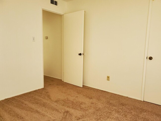 Foto del edificio - Nice and Cozy 2 BD 1.5 BA Sacramento Home