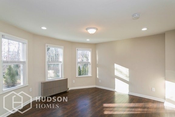 Foto del edificio - 1331 Ringwood Ave