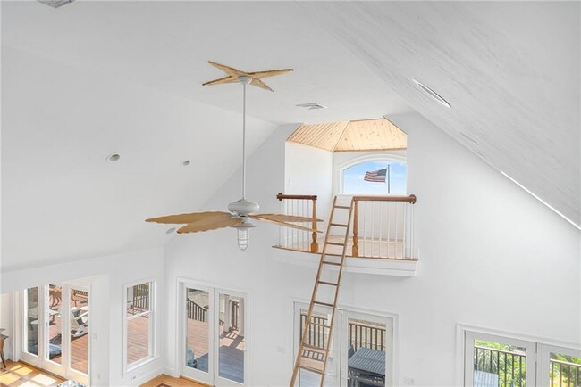 Building Photo - 44 Beach Dr