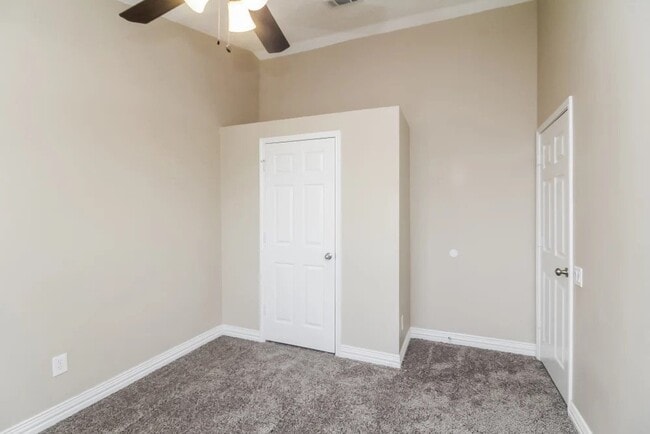 Building Photo - 411 Merritt St