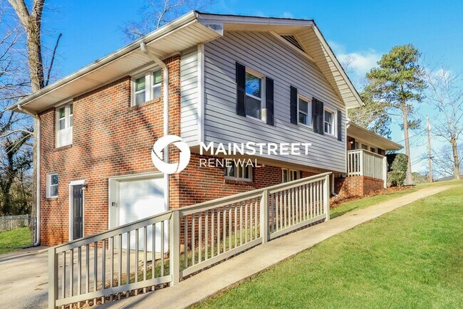 Building Photo - 3 Bedroom Pet-Friendly Home in Birmingham,...