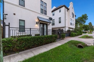 Building Photo - 1406 Hickory St