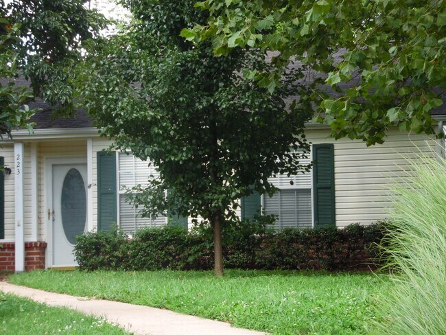 Building Photo - Cute 2 bedroom 2 bath!