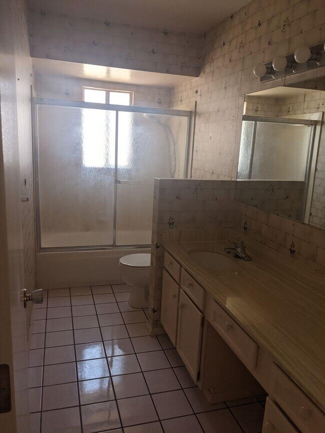 Foto del edificio - 8950 E 25th St