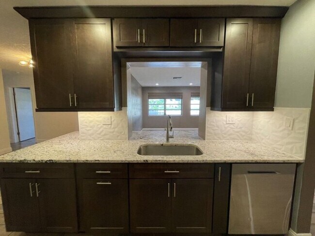 Kitchen - 6006 NW 68th Ter