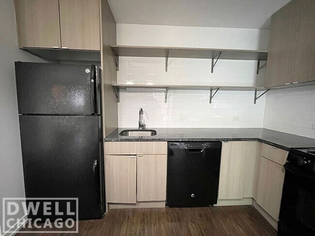 Foto del edificio - 5411 N Winthrop Ave