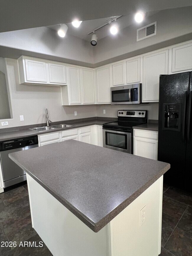 Foto del edificio - 2150 W Alameda Rd