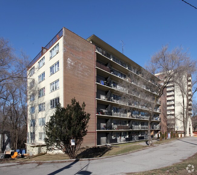 Photo du bâtiment - 2460 Keele St