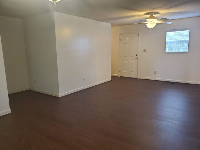 Foto del edificio - NEW LISTING! 3 Bedroom/ 2 Full Bath Home L...