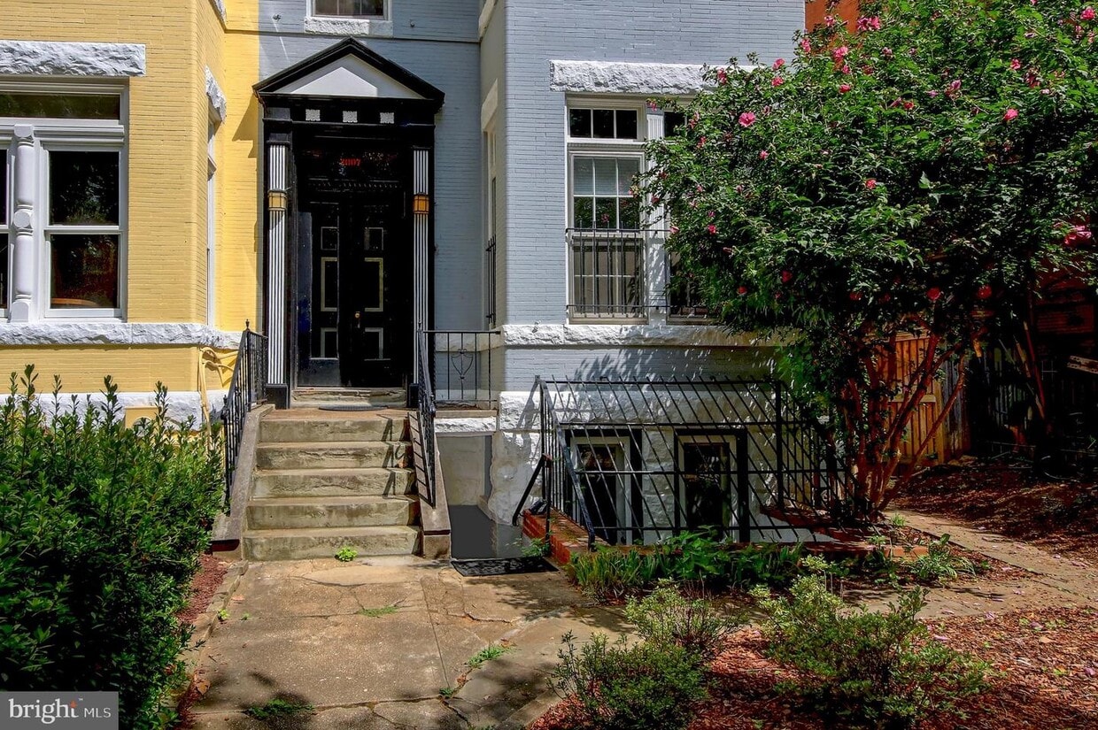 Primary Photo - 2007 Kalorama Rd NW