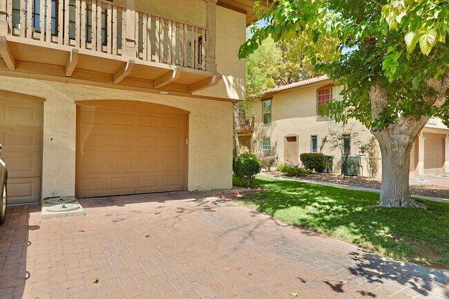 Foto del edificio - 3181 Pinehurst Dr