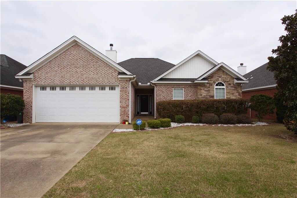 Foto principal - 3bed/2bath Residential House at Auburn Gar...