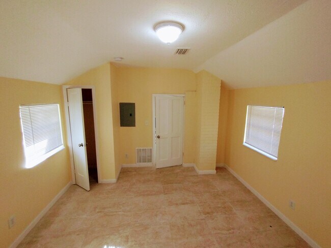 Building Photo - 6128 Townsend Rd