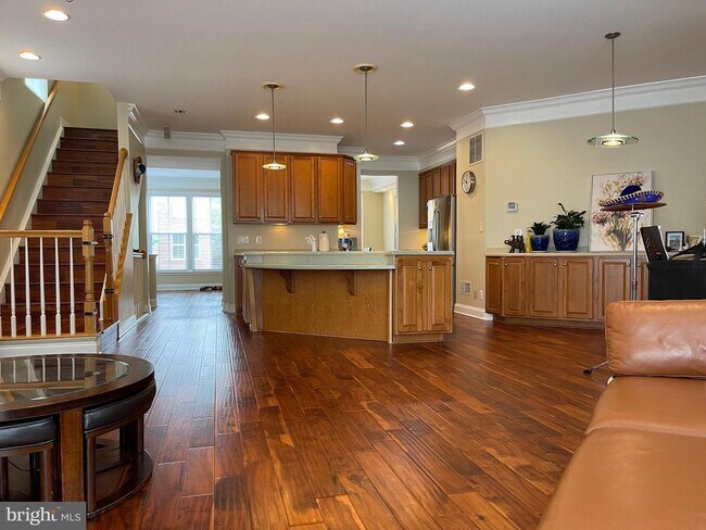 Building Photo - 43075 Hunters Green Square
