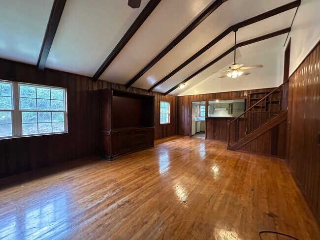 Foto del edificio - Welcome to this charming 3-bedroom, 2-bathroom home located in the heart of Russellville, AR.